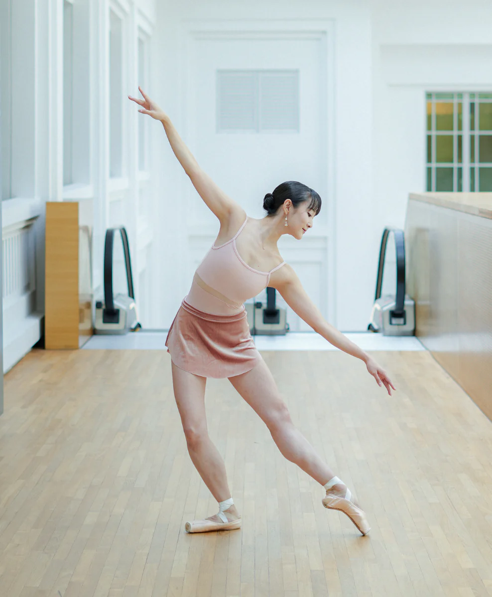 Emma Leotard - Image 10